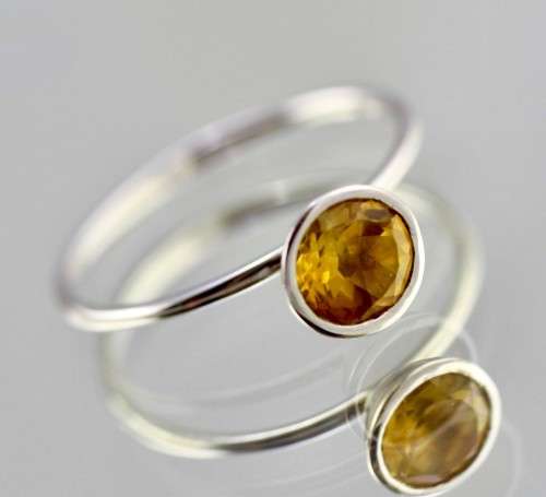 HANDCRAFTED STERLING SILVER STACKING RING WITH NATURAL 0,34ct CITRINE SOLITAIRE RAISED BEZEL SETTING