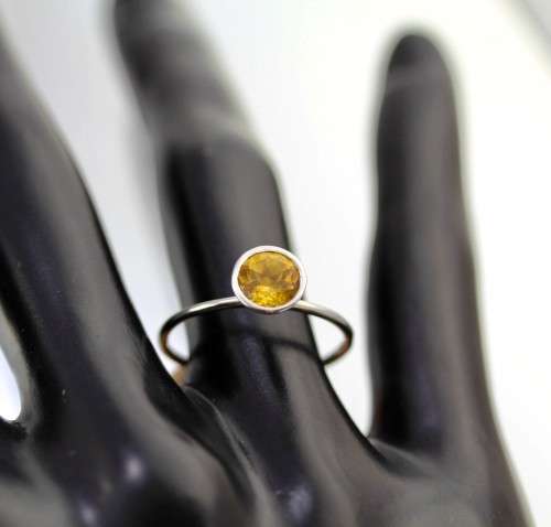 HANDCRAFTED STERLING SILVER STACKING RING WITH NATURAL 0,34ct CITRINE SOLITAIRE RAISED BEZEL SETTING