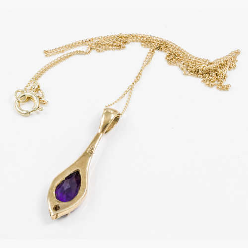 SOPHISTICATED VINTAGE AMETHYST & DIAMOND 9CT YELLOW GOLD PENDANT ON 40CM (400MM) CHAIN. 375