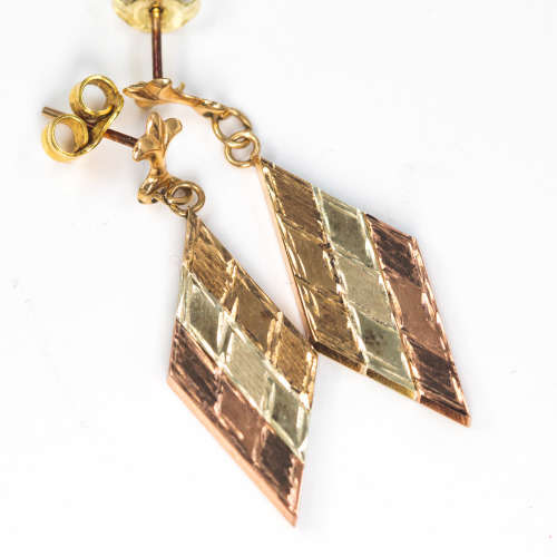 INTERESTING 9CT WHITE, YELLOW AND ROSE GOLD DROP & DANGLE EARRINGS. 375