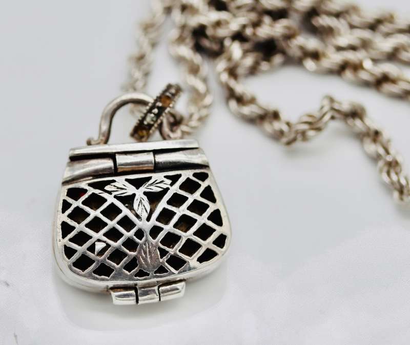 VINTAGE `HANDBAG` PENDANT NECKLACE IN STERLING SILVER WITH BOHEMIAN GARNETS