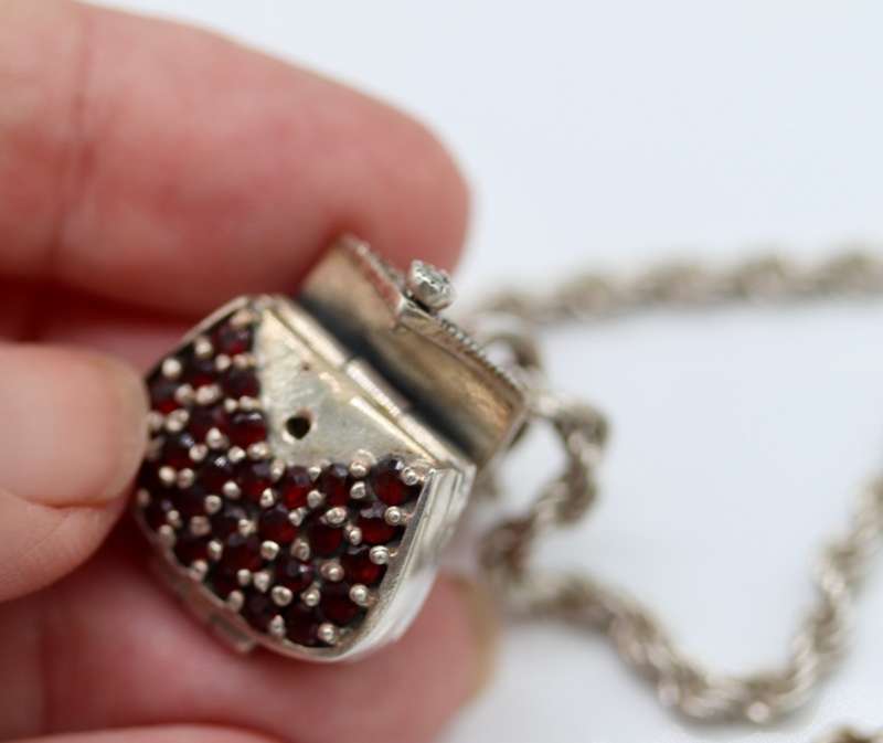 VINTAGE `HANDBAG` PENDANT NECKLACE IN STERLING SILVER WITH BOHEMIAN GARNETS