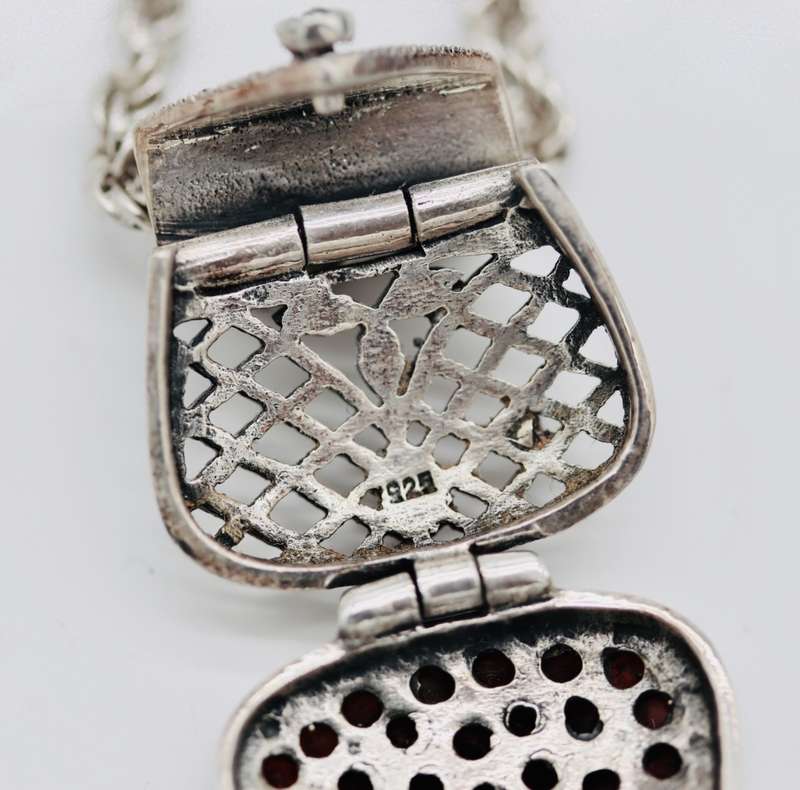VINTAGE `HANDBAG` PENDANT NECKLACE IN STERLING SILVER WITH BOHEMIAN GARNETS