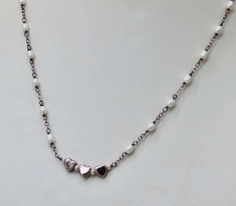 DAINTY VINTAGE STERLING SILVER HEART DESIGN PEARL PENDANT NECKLACE. 925
