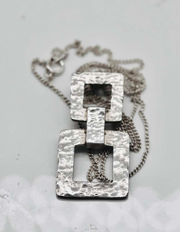 HANDCRAFTED VINTAGE STERLING SILVER PENDANT NECKLACE, CONTEMPORARY DESIGN. 925
