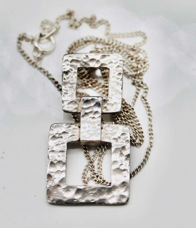 HANDCRAFTED VINTAGE STERLING SILVER PENDANT NECKLACE, CONTEMPORARY DESIGN. 925