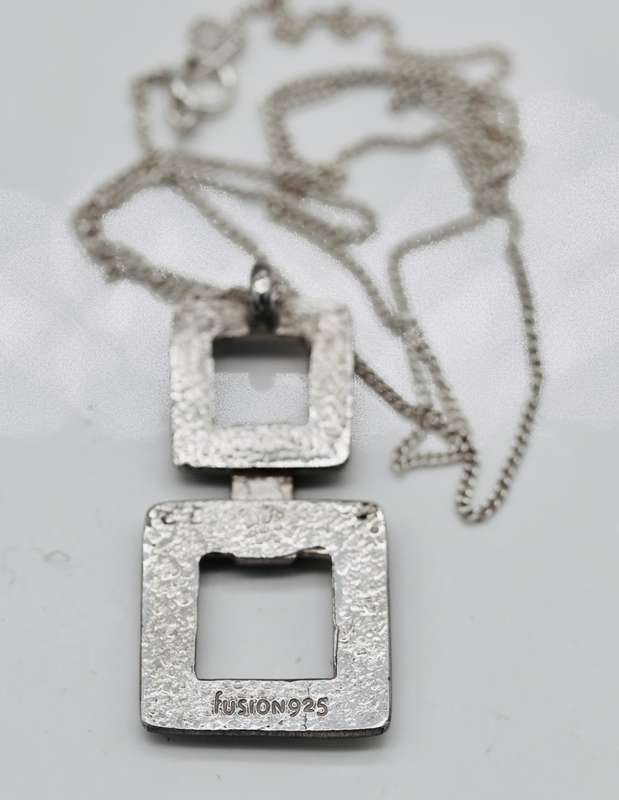 HANDCRAFTED VINTAGE STERLING SILVER PENDANT NECKLACE, CONTEMPORARY DESIGN. 925