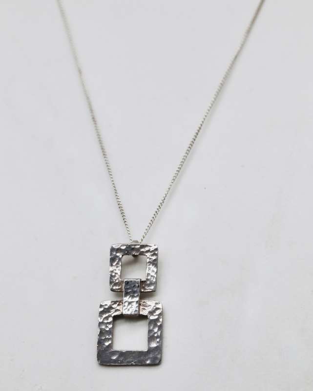 HANDCRAFTED VINTAGE STERLING SILVER PENDANT NECKLACE, CONTEMPORARY DESIGN. 925