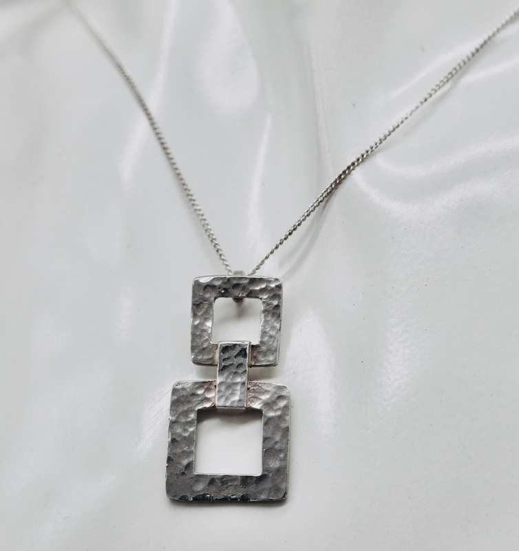 HANDCRAFTED VINTAGE STERLING SILVER PENDANT NECKLACE, CONTEMPORARY DESIGN. 925