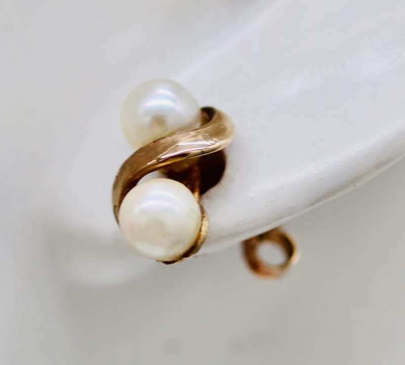 9ct YELLOW GOLD VINTAGE ENGLISH DOUBLE PEARL UNUSUAL TWIST DESIGN STUD EARRINGS LONDON HALLMARKED