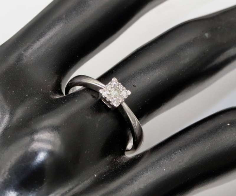 VINTAGE DIAMOND 9CT WHITE GOLD RING. MODERN DESIGN, 0.15CT TOTAL. WELL-HALLMARKED