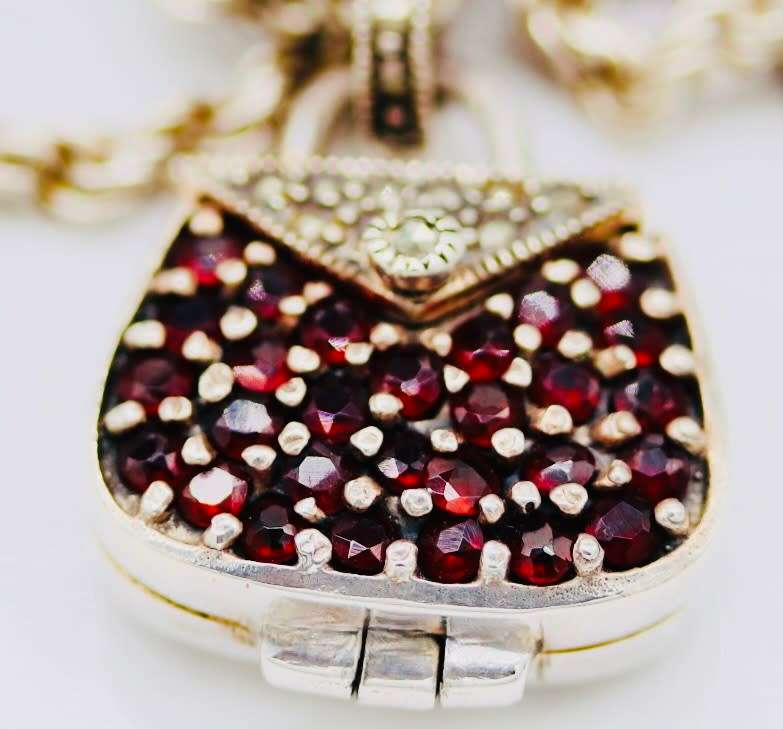 VINTAGE `HANDBAG` PENDANT NECKLACE IN STERLING SILVER WITH BOHEMIAN GARNETS
