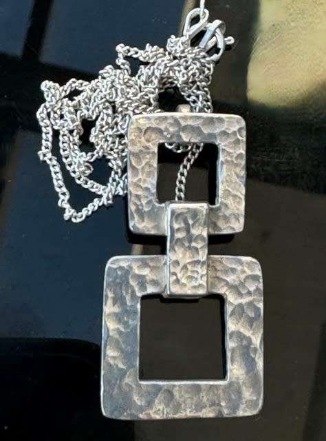 HANDCRAFTED VINTAGE STERLING SILVER PENDANT NECKLACE, CONTEMPORARY DESIGN. 925