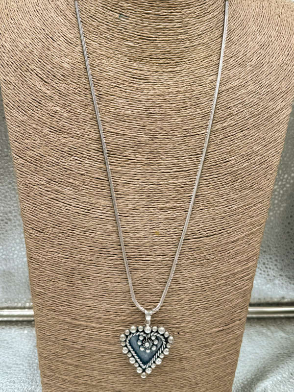 VINTAGE STERLING SILVER HEART-SHAPE PENDANT WITH TACTILE DESIGN ON 64 cm CHAIN