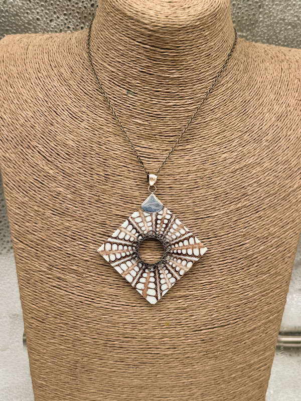NATURAL SHELL STERLING SILVER PENDANT ON STERLING SILVER CHAIN