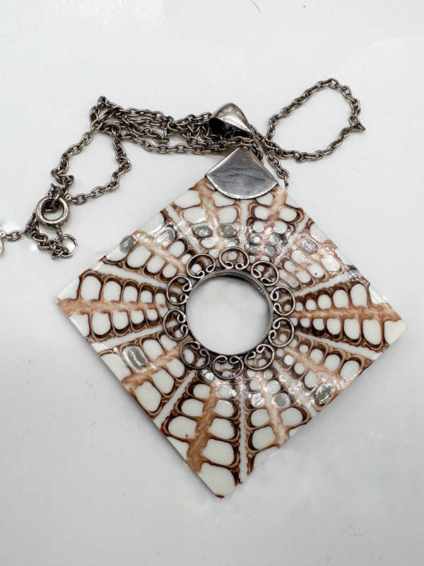 NATURAL SHELL STERLING SILVER PENDANT ON STERLING SILVER CHAIN