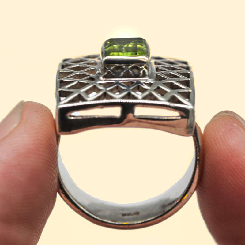 BEAUTIFUL LARGE SOLID STERLING SILVER RING WITH NATURAL PERIDOT & OPENWORK DESIGN