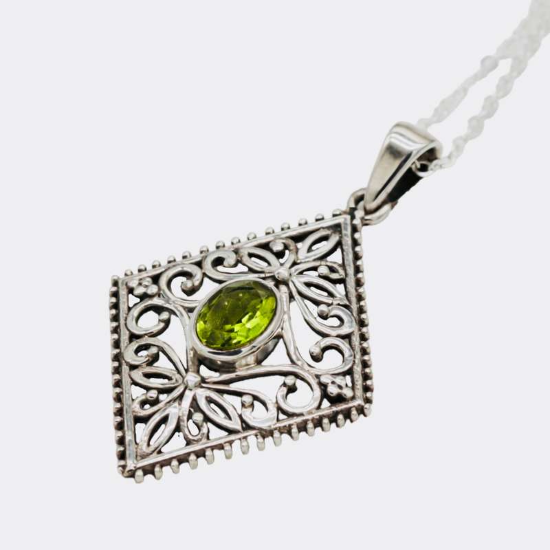 NATURAL PERIDOT STERLING SILVER PENDANT NECKLACE WITH INTRICATE OPENWORK DETAIL