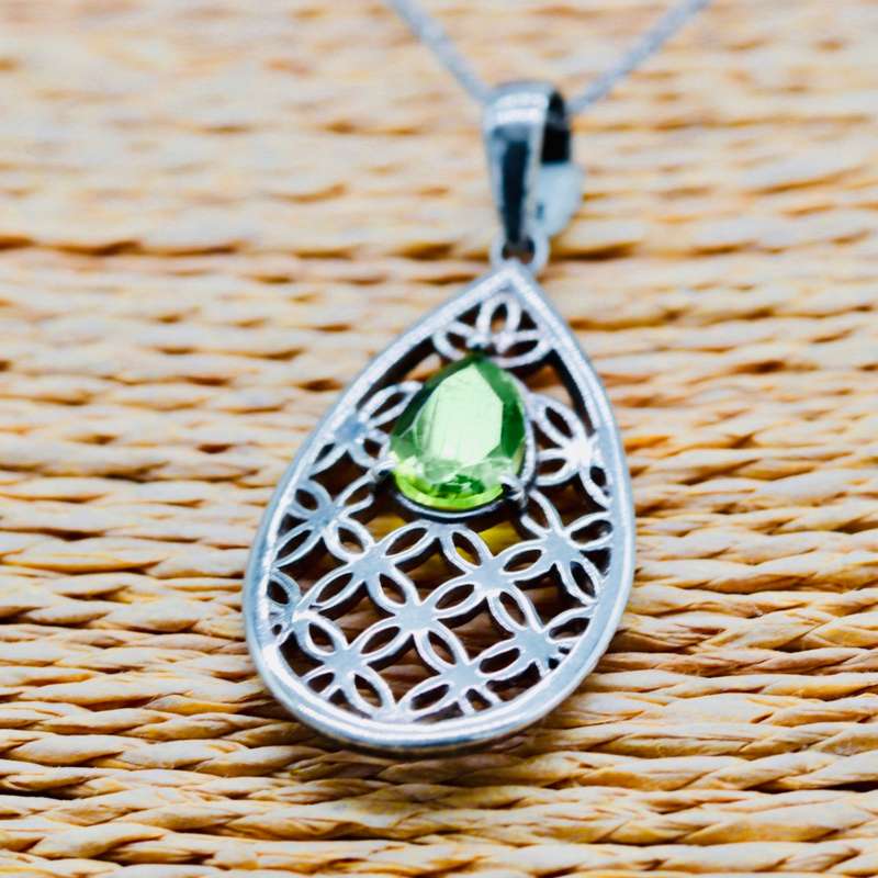 NATURAL PERIDOT STERLING SILVER PENDANT NECKLACE WITH INTRICATE OPENWORK DETAIL