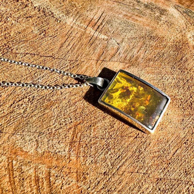 NATURAL HONEY HUE AMBER SOLID STERLING SILVER PENDANT NECKLACE