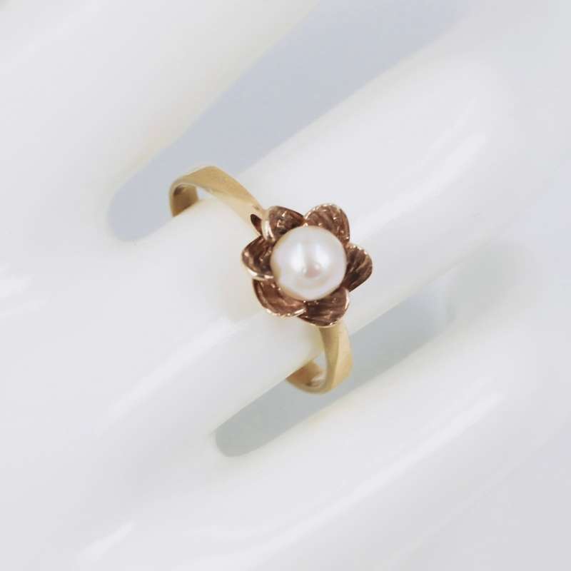 VINTAGE NATURAL FRESHWATER PEARL 9CT YELLOW GOLD RING. LONDON HALLMARKED LIMITED EDITION