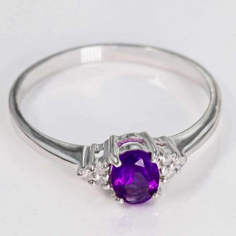 BEAUTIFUL DEEP ROYAL PURPLE AMETHYST AND DIAMOND 9CT WHITE GOLD DAINTY RING. 375