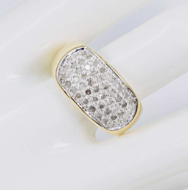 BROADBAND 0,50ct DIAMOND PAVÉ 9CT YELLOW GOLD RING SCOTTISH HALLMARKS. 5,9 grams