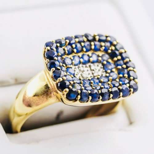 VINTAGE ENGLISH SAPPHIRE AND DIAMOND CLUSTER 9CT YELLOW GOLD RING * JEWELLER EVALUATION R18`000*