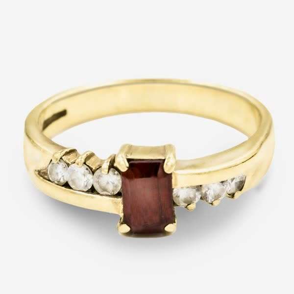 SOLID 9CT YELLOW GOLD GARNET AND CUBIC ZIRCONIA RING WITH R8`500 JEWELLER EVALUATION CERT