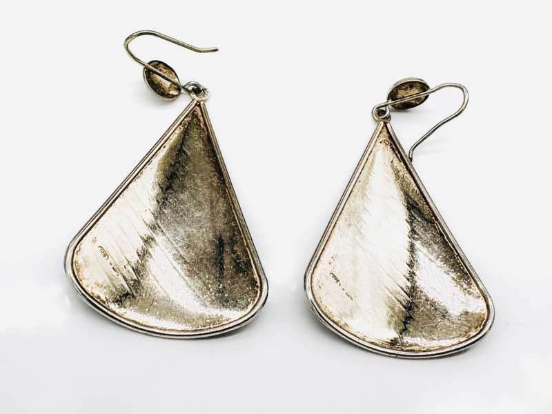 VINTAGE STERLING SILVER DROP N DANGLE EARRINGS WITH TACTILE RIDGED DESIGN