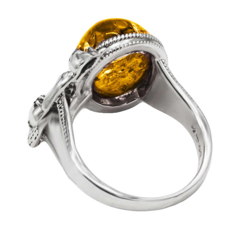 HANDCRAFTED NATURAL BALTIC AMBER STERLING SILVER RING WITH JAPANESE KIMONO CAT DESIGN FEATURE