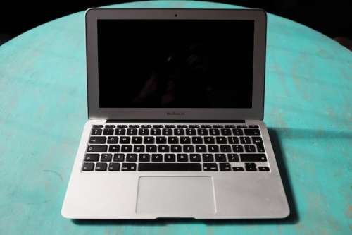 Apple Macbook Air 11" with Cover & 45W Charger