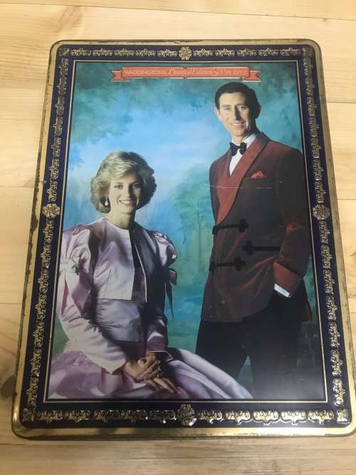 EMBOSSED PUZZLE TIN  PRINCESS DIANA AND PRINCE CHARLES