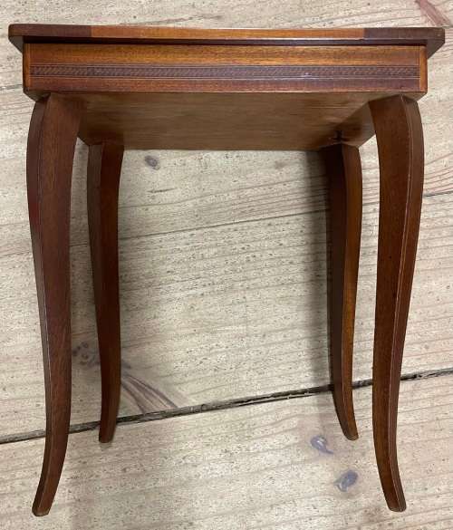 INLAID MUSICAL JEWELRY BOX.