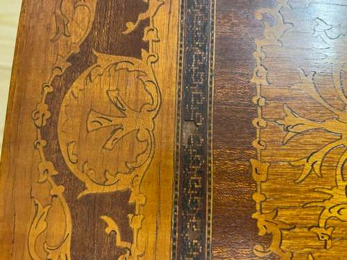 INLAID MUSICAL JEWELRY BOX.
