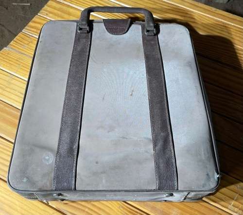 VINTAGE OLIVETTI LETTERA 22 PORTABLE TYPEWRITER