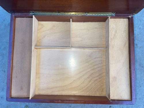 INLAID MUSICAL JEWELRY BOX.