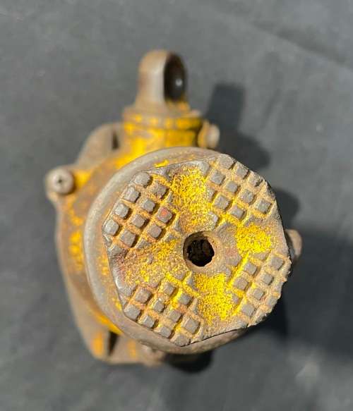VINTAGE TOYOTA LAND CRUISER MOTOR JACK