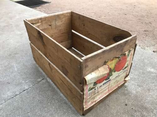 WOODEN FRUIT CRATE - Vintage