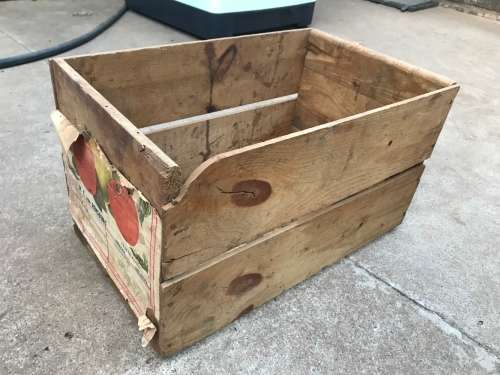 WOODEN FRUIT CRATE - Vintage
