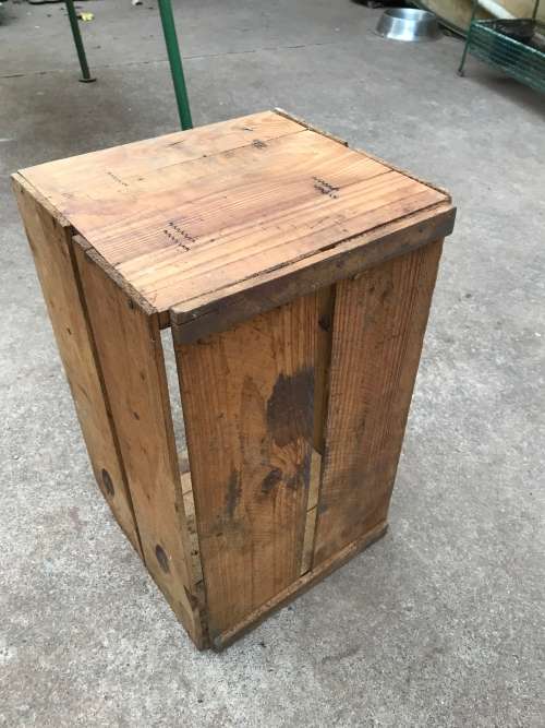 WOODEN FRUIT CRATE - Vintage