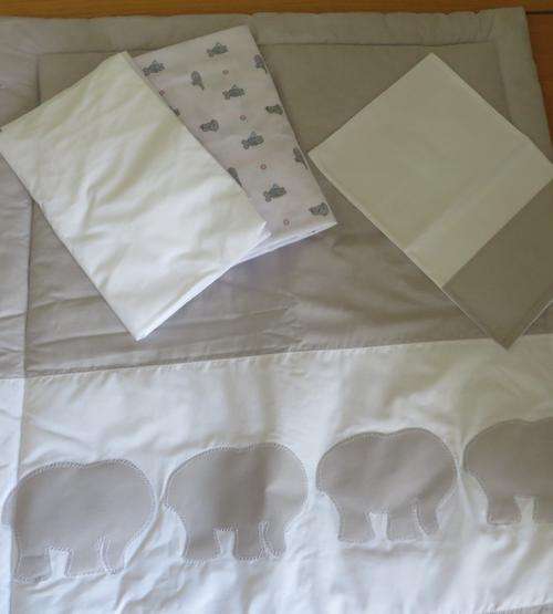 Linen set for camp cot