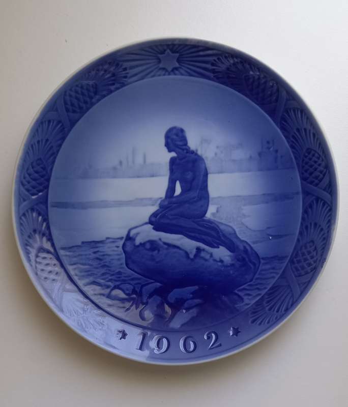 ROYAL COPENHAGEN DANISH CHRISTMAS PLATE 1962