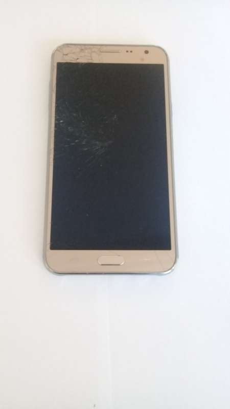 Galaxy J7 16GB - Cracked Screen