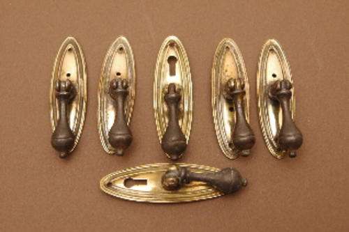 Set of 6 vintage cast iron cupboard handles, oval brass plates (2 with keyholes), long shanks.