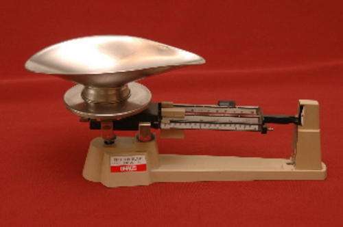 OHAUS triple balance beam scale, capacity 2610g and weights