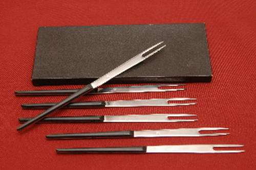 A good set of 6 stainless steel fondu forks never used.