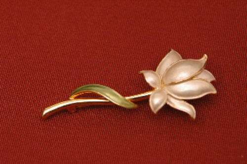 Flower brooch (with safety clip) -- 6.5cm long -- good quality..