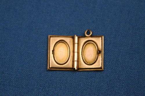 A lovely old locket (rolled gold) 1.5 x 2cm