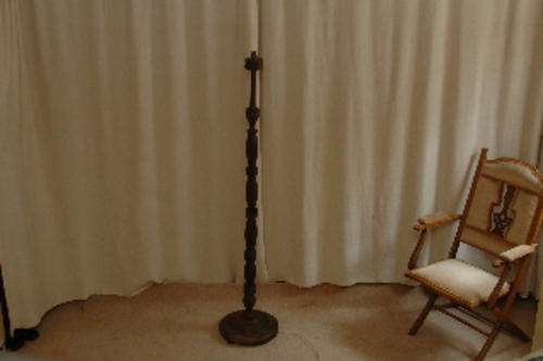 Solid imbuia standing lamp 1.520mm tall, note chip (see pic) -- a  v gd piece.